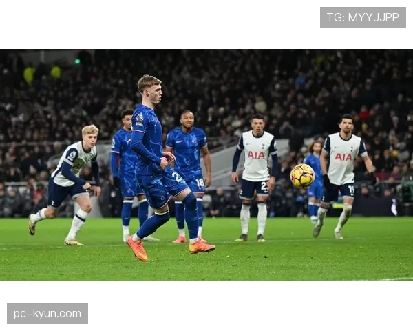 特写：点球宴客，帕尔默赛后独自向客队看台致歉